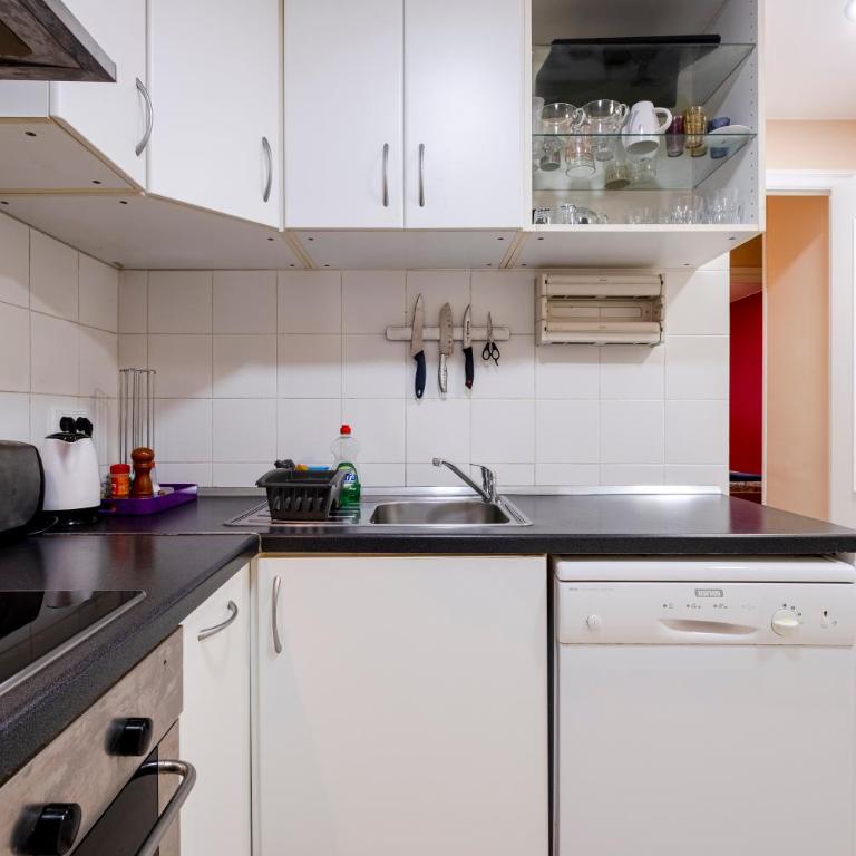 Three Bedroom Apartment in Sants - Three-Bedroom Apartment - 12
