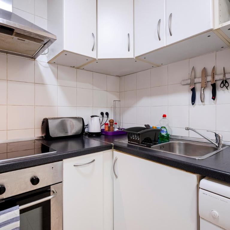 Three Bedroom Apartment in Sants - Three-Bedroom Apartment - 11
