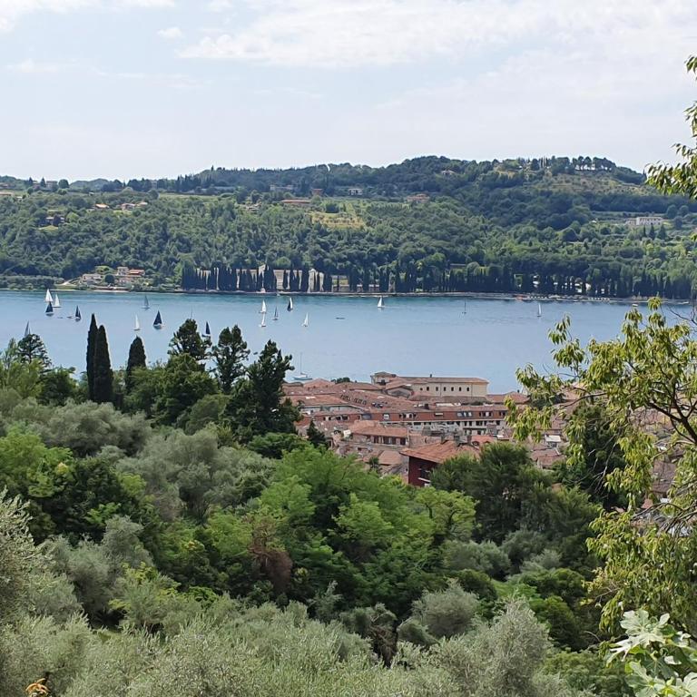 Agriturismo Podere Nigriano - Camera Matrimoniale con Vista Lago - 3