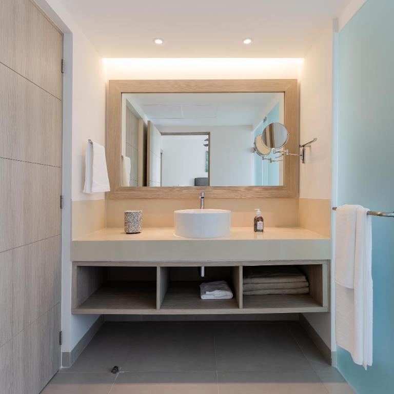 Condo Jade E 304 Condo - Two-Bedroom Apartment - 27