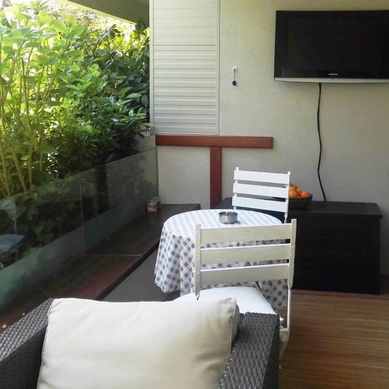 Lux Studio our swimming pool and garden - Studio - 5