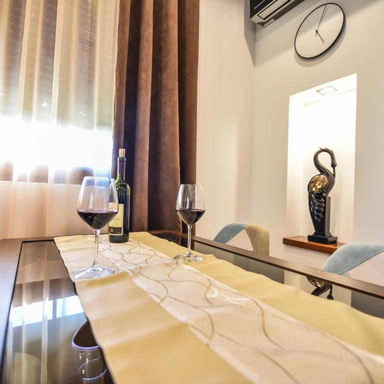 Giardino Lux Apartments - One-Bedroom Apartment - 3