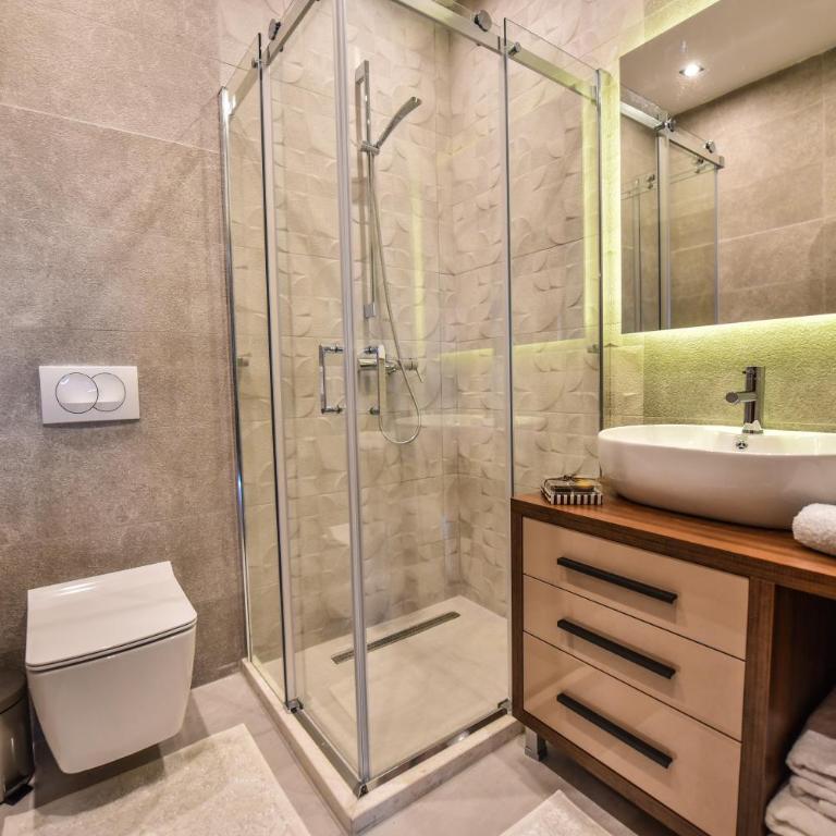 Giardino Lux Apartments - One-Bedroom Apartment - 7