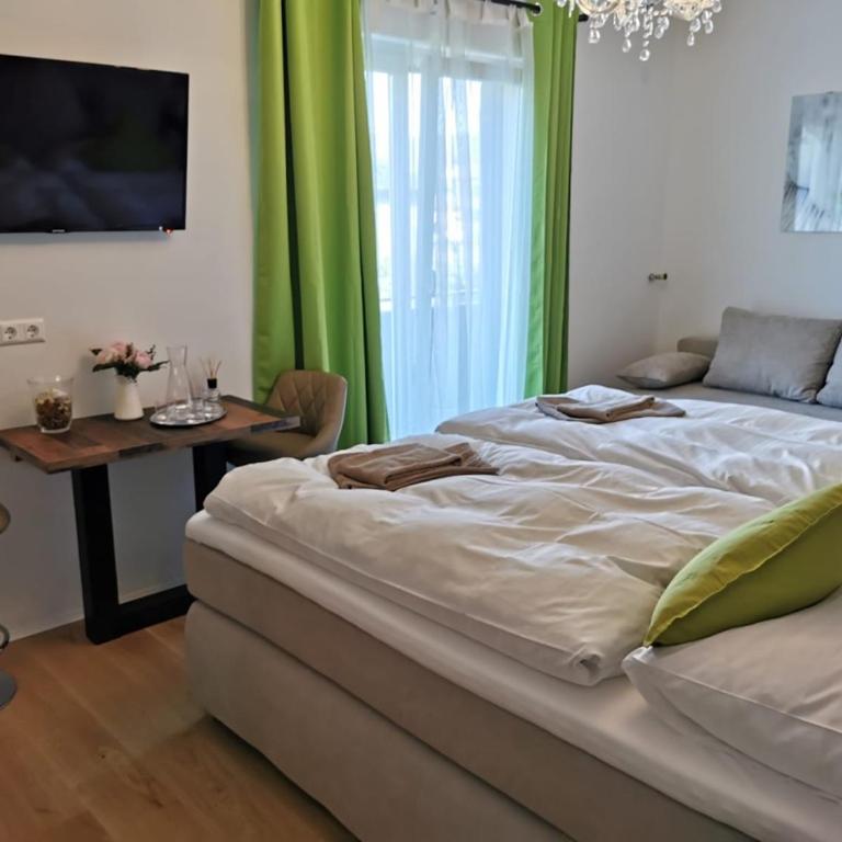 Enjoyit Velden West - Familienzimmer mit Balkon - 40