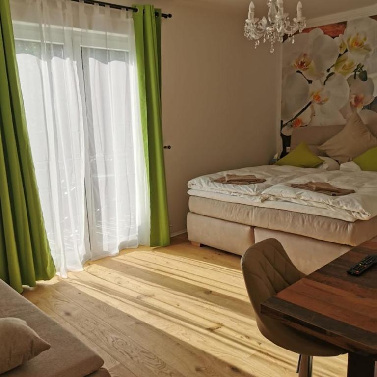 Enjoyit Velden West - Familienzimmer mit Balkon - 38