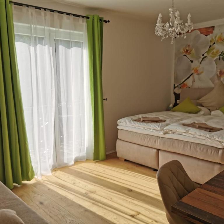Enjoyit Velden West - Familienzimmer mit Balkon - 36