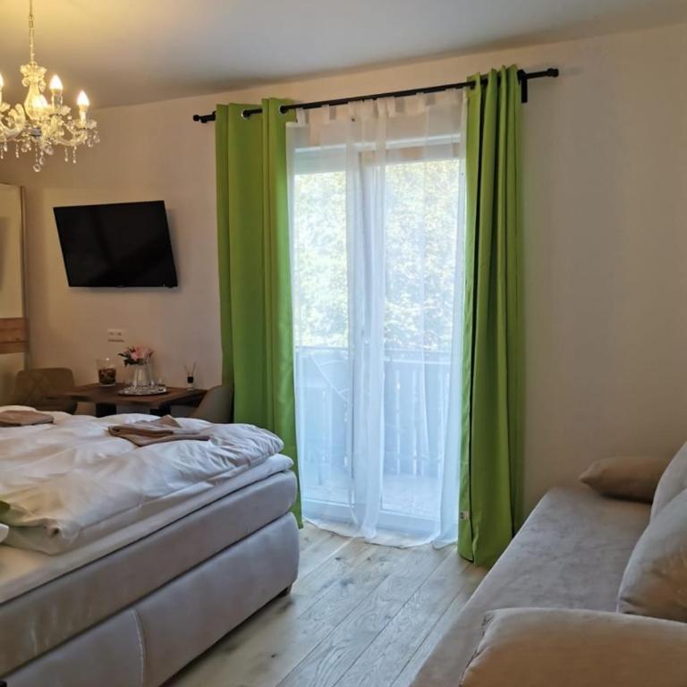 Enjoyit Velden West - Familienzimmer mit Balkon - 33