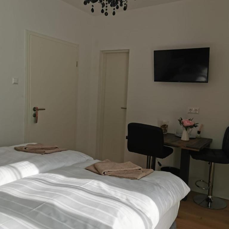 Enjoyit Velden West - Doppelzimmer mit Gartenblick - 12