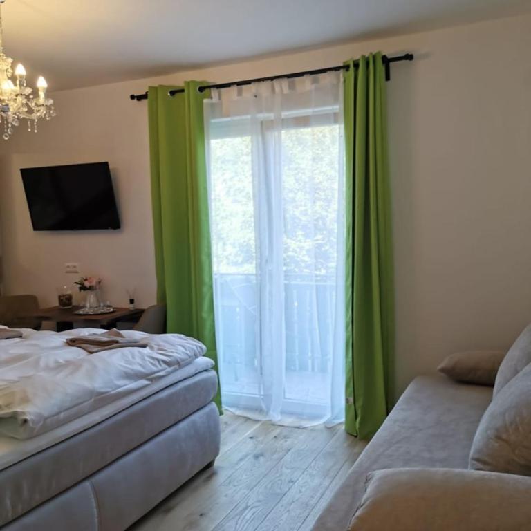Enjoyit Velden West - Familienzimmer mit Balkon - 26