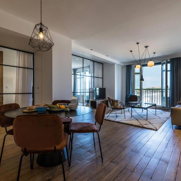 BEACHVIEW KEYWEEK Beachfront Renovated Apartment with Parking in Biarritz - Appartement - 1