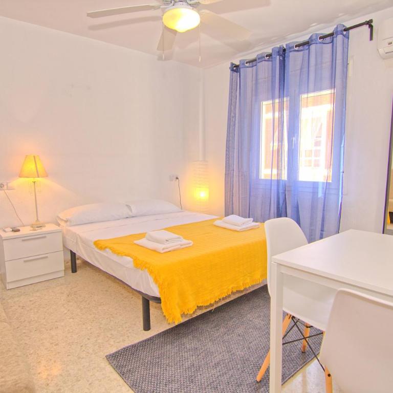 Low cost rooms Malaga Mota - Habitación Doble con baño compartido - 3