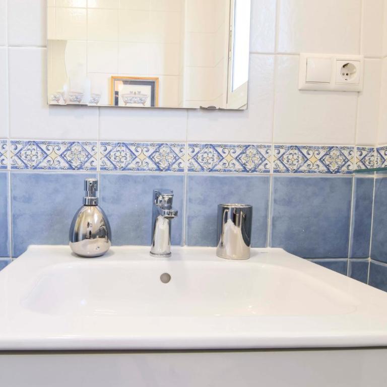 Letmalaga Bay Views - Two-Bedroom Apartment - 35