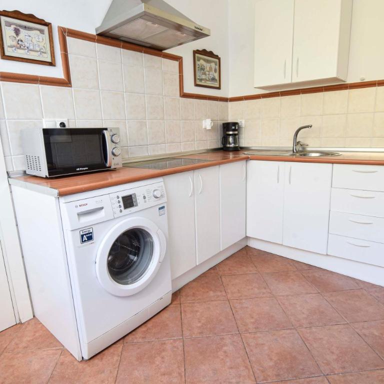 Letmalaga Bay Views - Two-Bedroom Apartment - 33