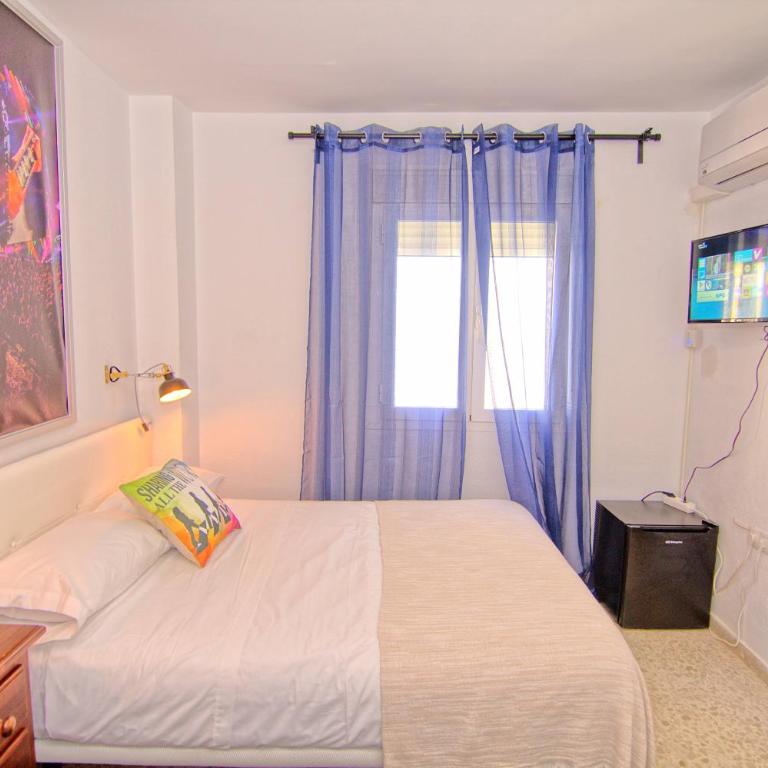 Low cost rooms Malaga Mota - Habitación Doble con baño compartido - 2