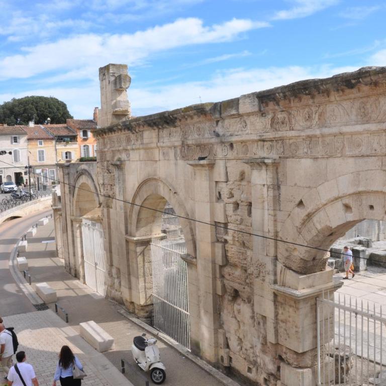Holiday in Arles -Appartement du Théâtre Antique - Two-Bedroom Apartment - 9
