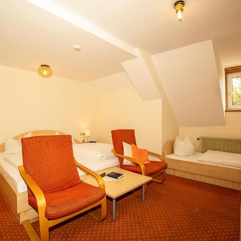 Hotel Post Leutkirch - Familienzimmer mit Bad - 1