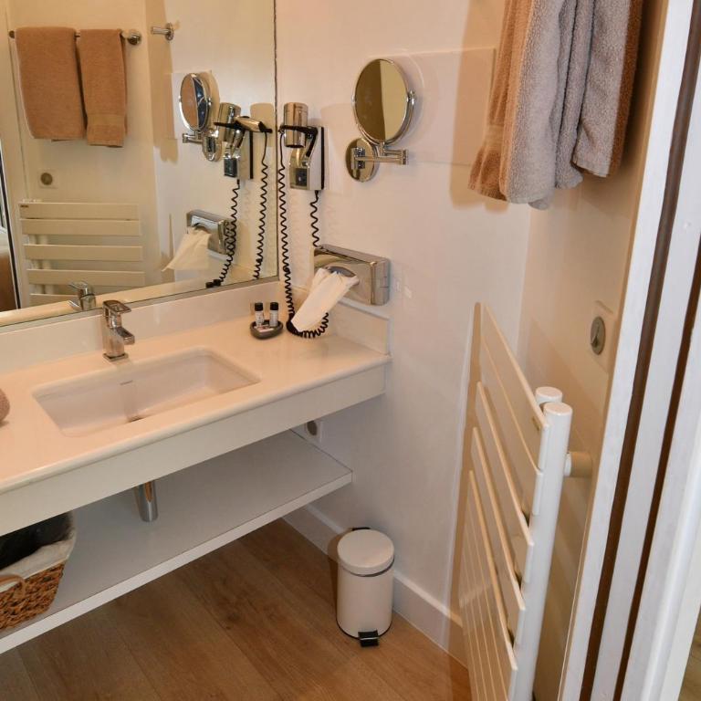 Hôtel de Provence - Chambre Double avec Balcon - Vue sur Jardin - 10