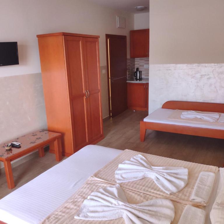 Apartments Stević - Monaco - Dvokrevetna soba sa Bračnim Krevetom, Terasom i Pogledom na More - 7