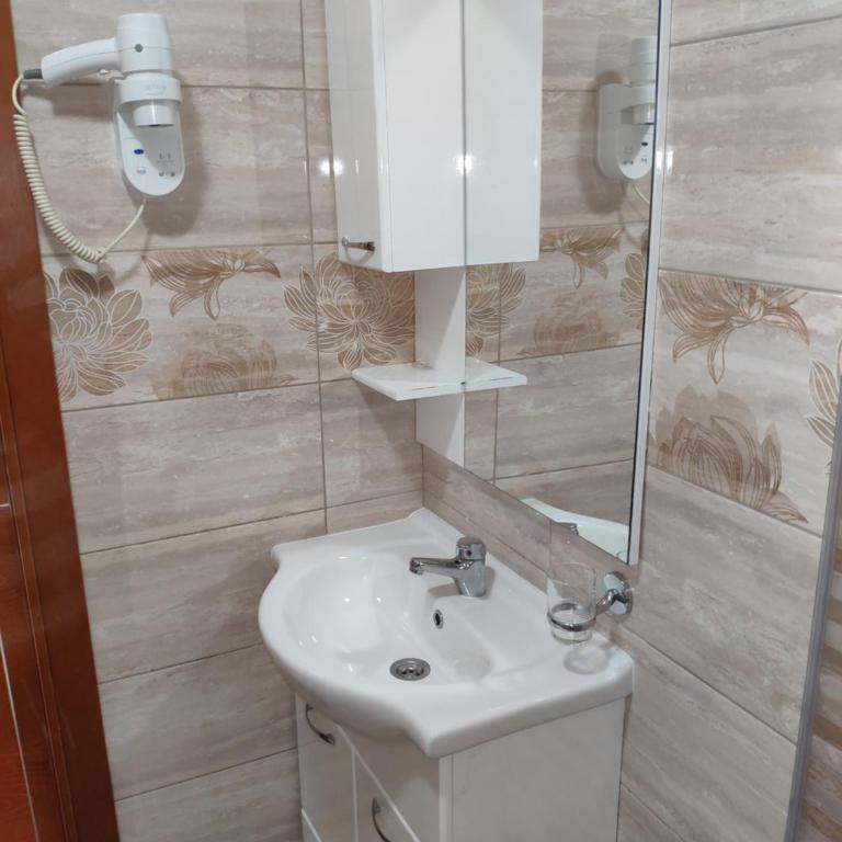 Apartments Stević - Monaco - Dvokrevetna soba sa Bračnim Krevetom, Terasom i Pogledom na More - 12