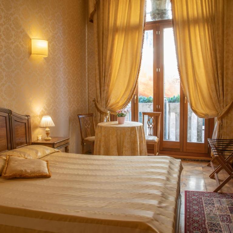 Dimora Al Doge Beato Canal View - Camera Matrimoniale Superior con Balcone e Vista Canale - 2