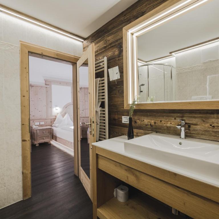 Hotel Chalet S - Dolomites Design - adults recommended - Camera Deluxe - 1