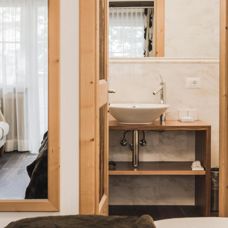 Hotel Chalet S - Dolomites Design - adults recommended - Camera Familiare - 2