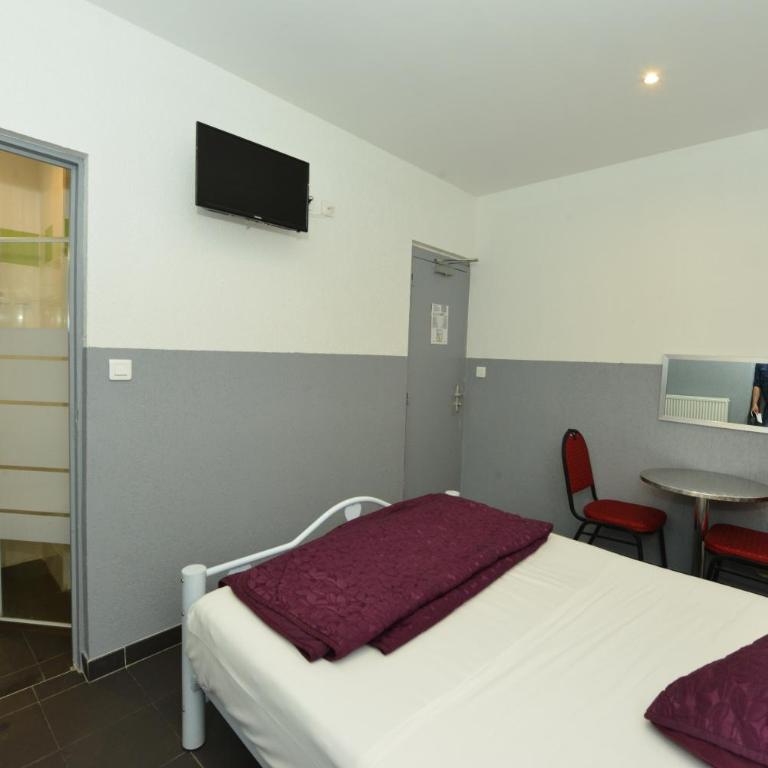 Hotel De La Poste - Chambre Double Standard - 7