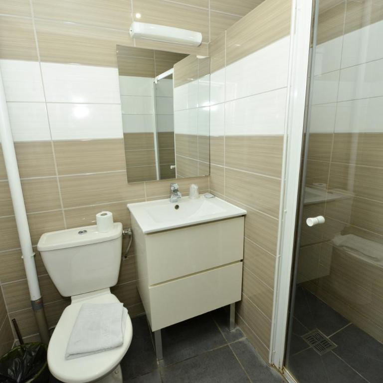 Hotel De La Poste - Chambre Double Standard - 17