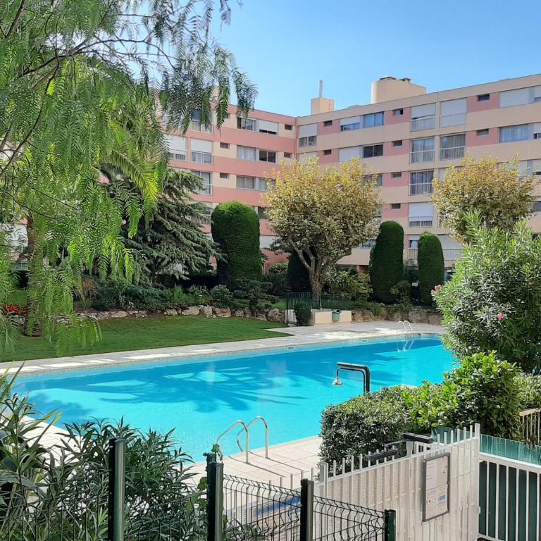 Design loft Studio climatisé parking et piscine - Appartement - Vue sur Piscine - 22