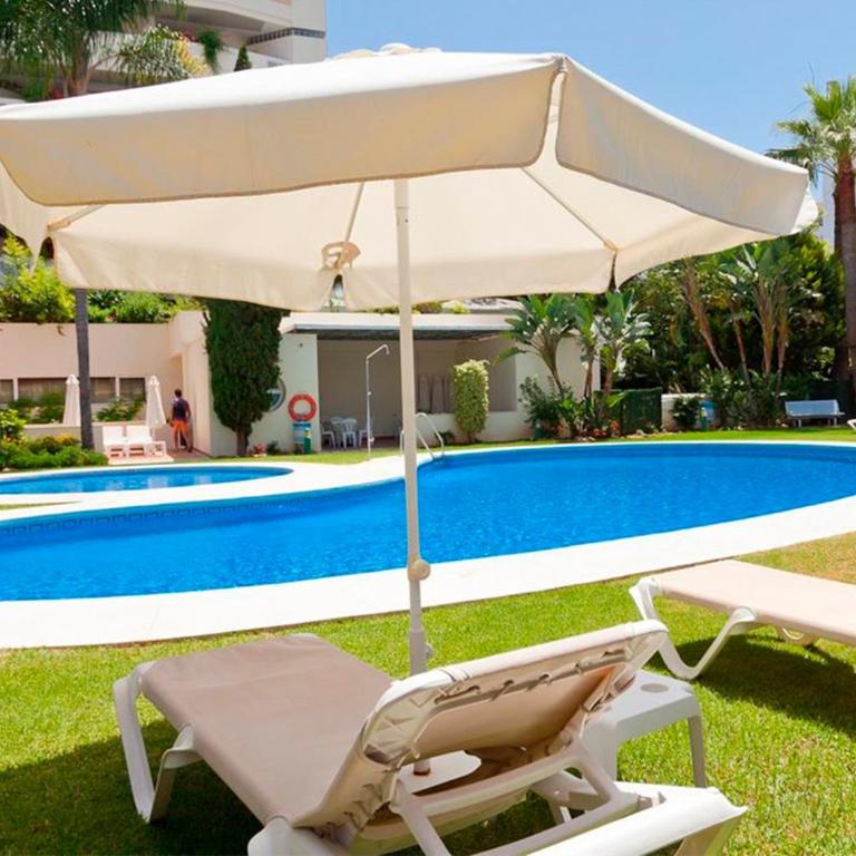 MARBELLA HOME RENTALS - Edificio Tembo, Puerto Banus, 2BR, parking & pool - Apartamento - 3