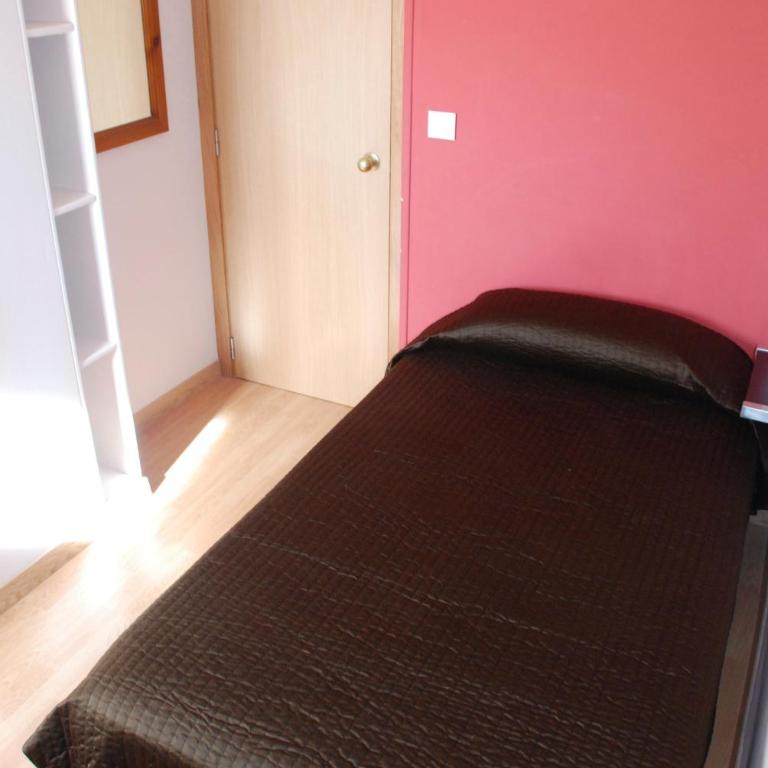 Hostal Delgado - Habitación Individual con baño - 6