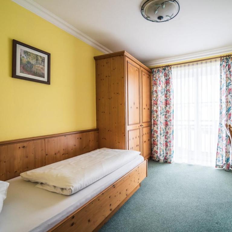 Gasthof zur Post - Single Room with Balcony - 2