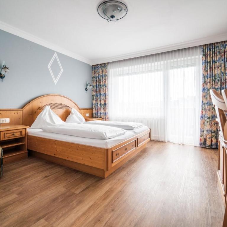 Gasthof zur Post - Double Room with Balcony - 3