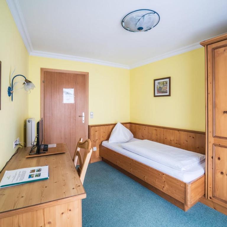 Gasthof zur Post - Single Room with Balcony - 1