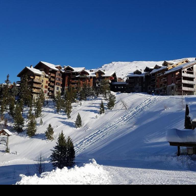 Arc 1950 Ski in Ski out and Spa- Newly refurbished 153 Sources De Marie- 2 bedroom , 2 bathroom-Sleeps 4-6, Mont Blanc view from every window, Free WiFi - Appartement 2 Chambres - 38