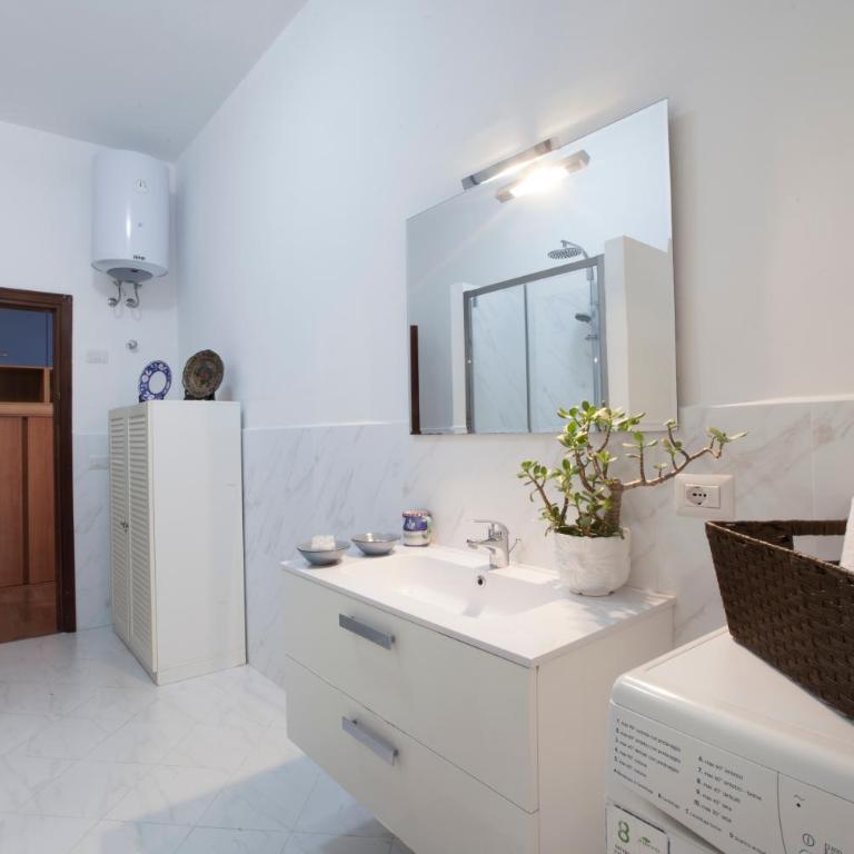 Maison Lubeba - Two-Bedroom Apartment - 12