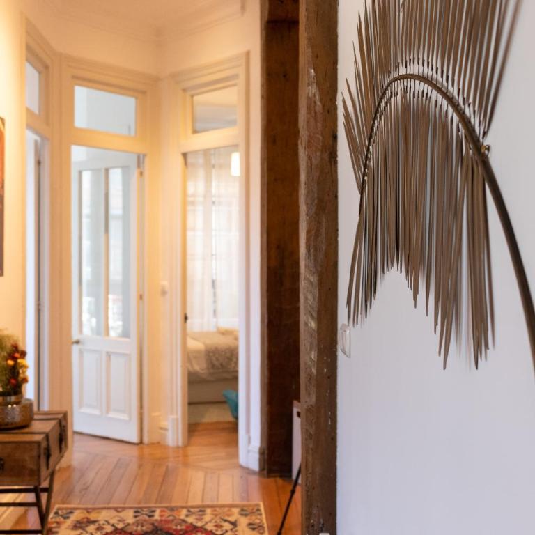 Confort y Diseño con Vistas al Casco Viejo - Three-Bedroom Apartment - 11