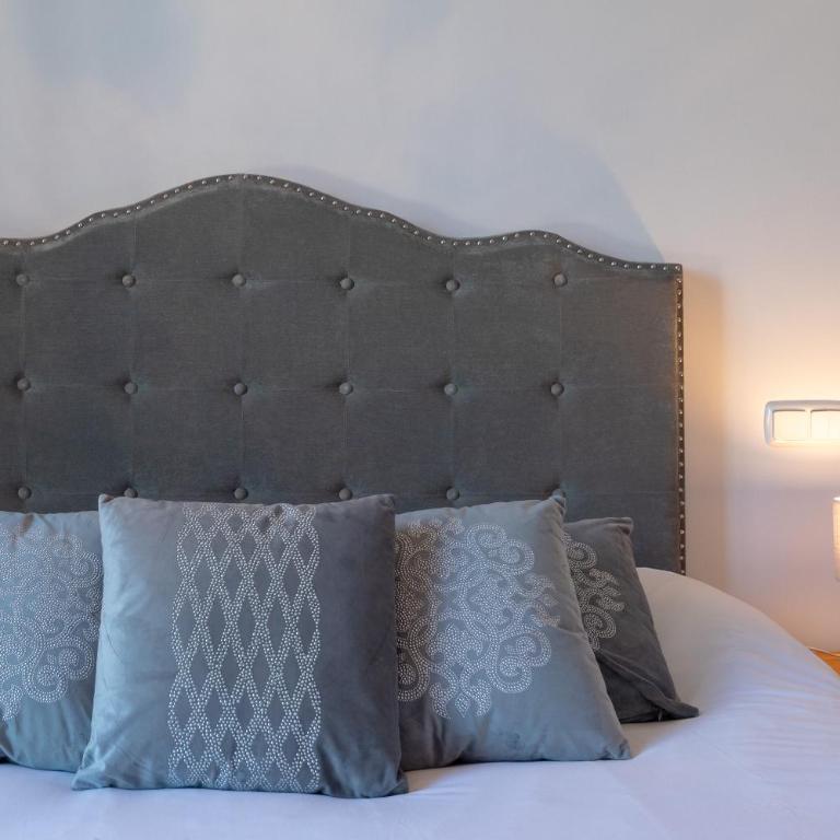 Confort y Diseño con Vistas al Casco Viejo - Three-Bedroom Apartment - 28