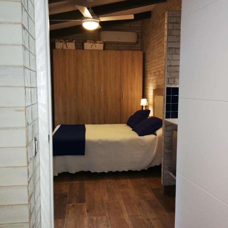CABAÑA DE MADERA JUNTO AL LAGO LAS JARAS - Two-Bedroom Chalet - 48