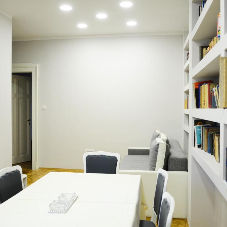 Downtown apartment in walk zone with 3 bedrooms and garage - Apartman sa 2 Spavaće Sobe - 43