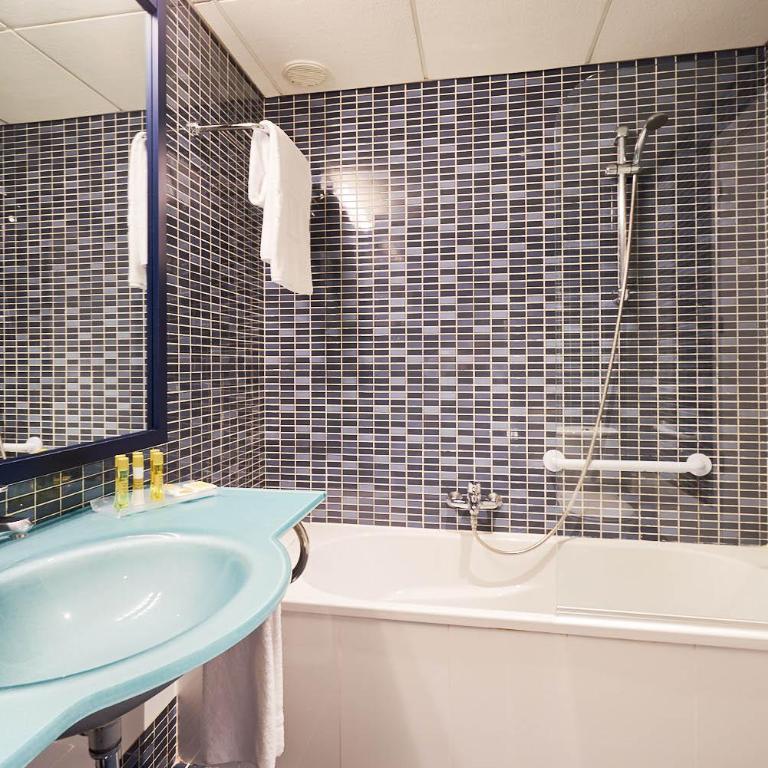 Eurostars Málaga - Habitación Triple - 9
