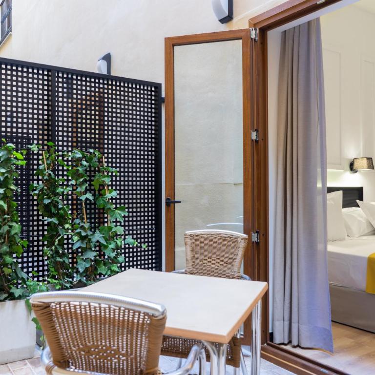 Hotel Boutique Puerta de las Granadas - Chic & Patio Room (Ground Floor) - 3