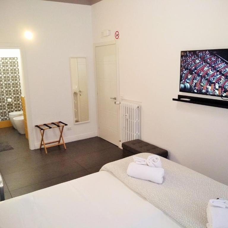 Casa Italiano - BestBnB Garbatella - Camera Matrimoniale/Doppia con Letti Singoli con Bagno Privato - 5