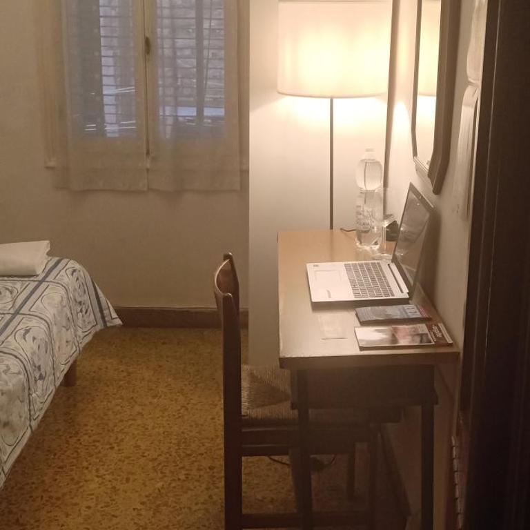 Renato House - Camera Singola Standard con Bagno in Comune - 6