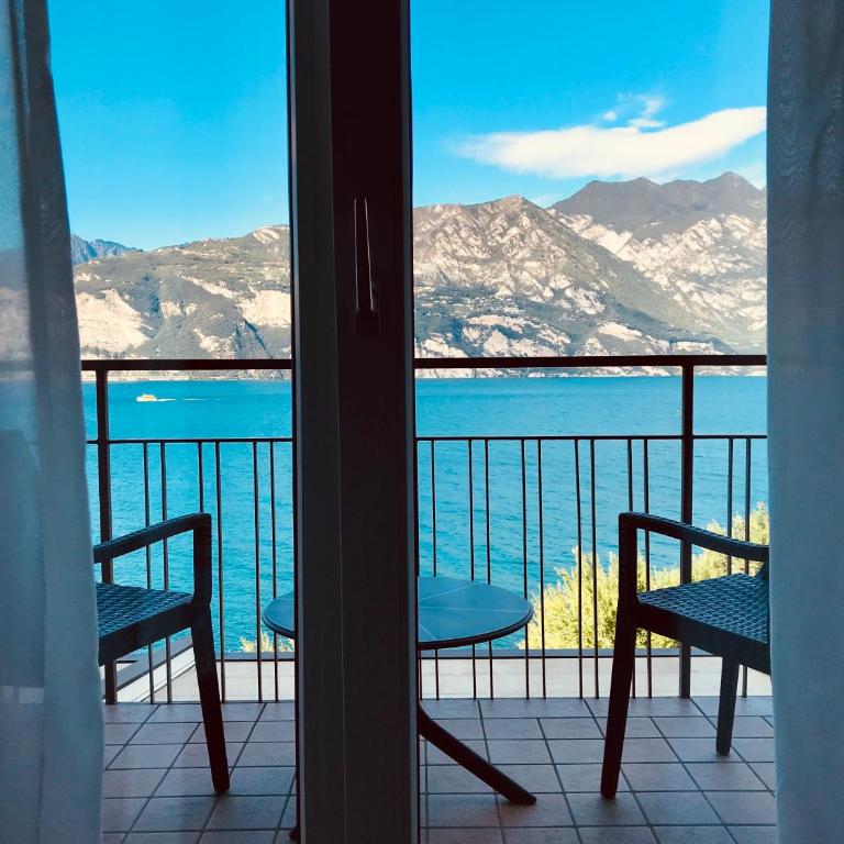 Hotel Villa Carmen - Camera Matrimoniale con Balcone e Vista Lago - 3