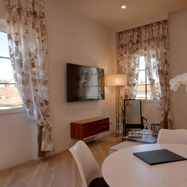 Donati Luxury Tower Suites - Dante - Suite with Partial Duomo View - 1