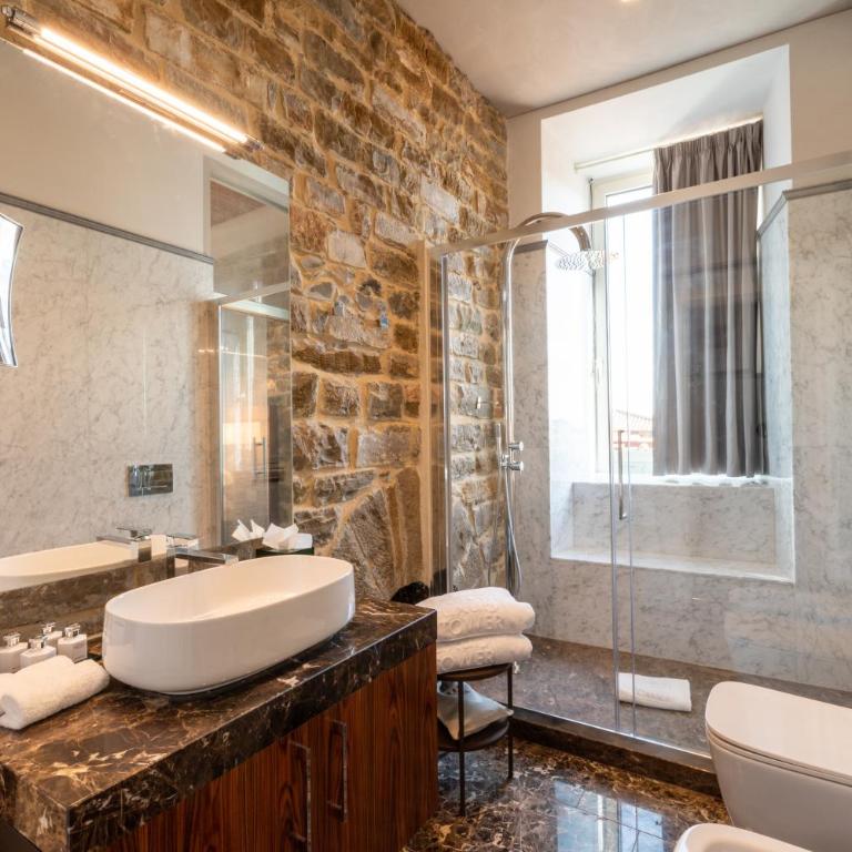 Donati Luxury Tower Suites - Dante - Suite with Partial Duomo View - 2