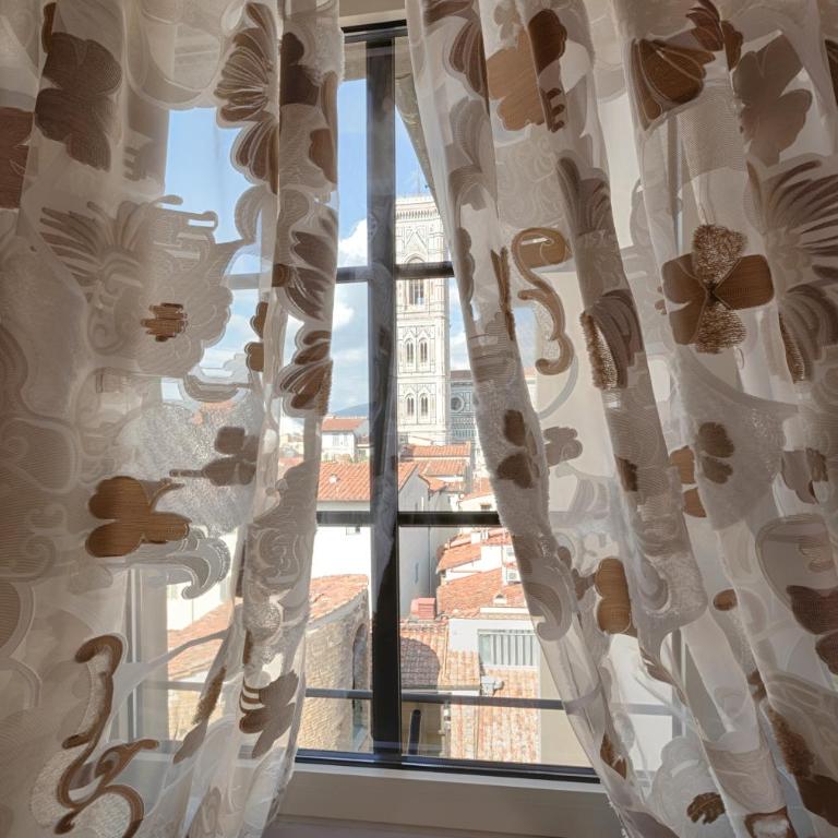 Donati Luxury Tower Suites - Lorenzo il Magnifico - Deluxe Suite Duomo View with Spa Bath - 1