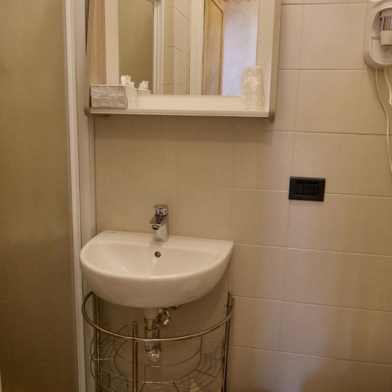 Locanda le Monache - Camera Tripla Comfort - 9