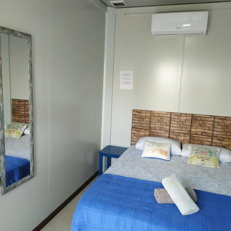 Málaga Centro Hostel - Habitación Doble Económica con baño compartido - 1 o 2 camas - 2